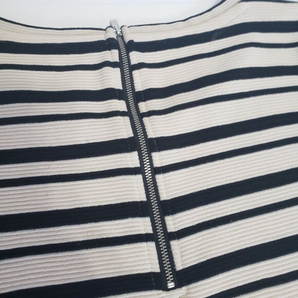 Banana Republic Top Short-Sleeved Medium Beige and Black Stripes Polyester Rayon - Picture 4 of 13
